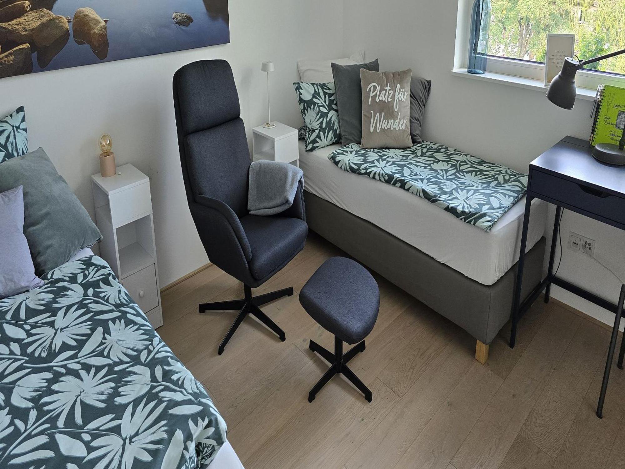 Stadtnahes Gaestezimmer Im Penthouse Bei Esi Tübingen Exteriör bild